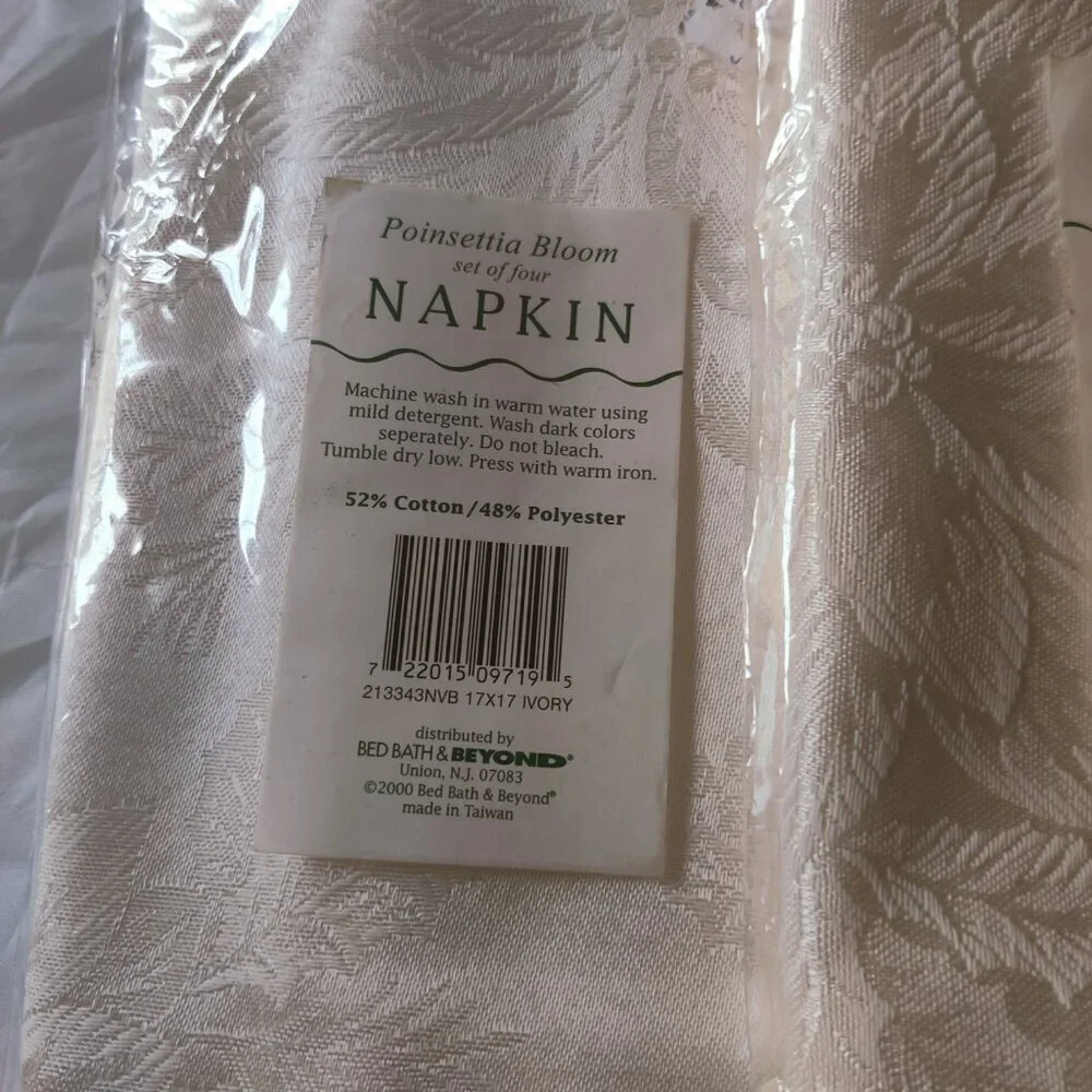 Dinner napkins in Ivory color Poinsetta Bloom design.4 per package.CottonPoly